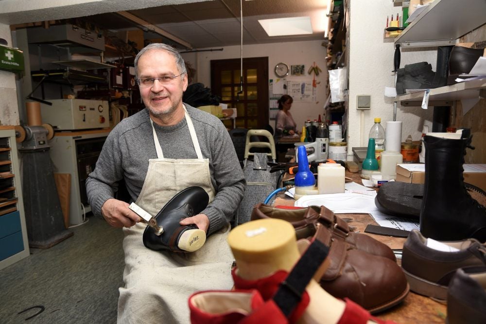 In seiner Werkstatt fertigen Lutz Hädicke und seine Kollegen neben orthopädischen Einlagen auch orthopädische Schuhe.