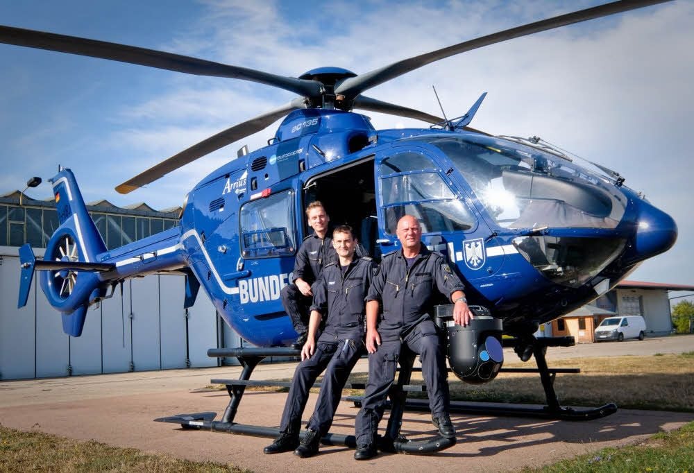 Die Crew von „H 135“ (von links): Flugtechniker Swen Dotzauer, Pilot Marco Wiegand und Systemoperator Jürgen Hartmann.