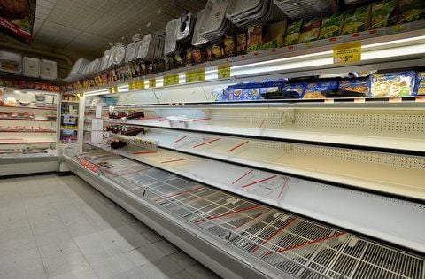 Die Regale in einem Supermarkt in Brooklyn, New York sind leer. (FOTO: DPA)