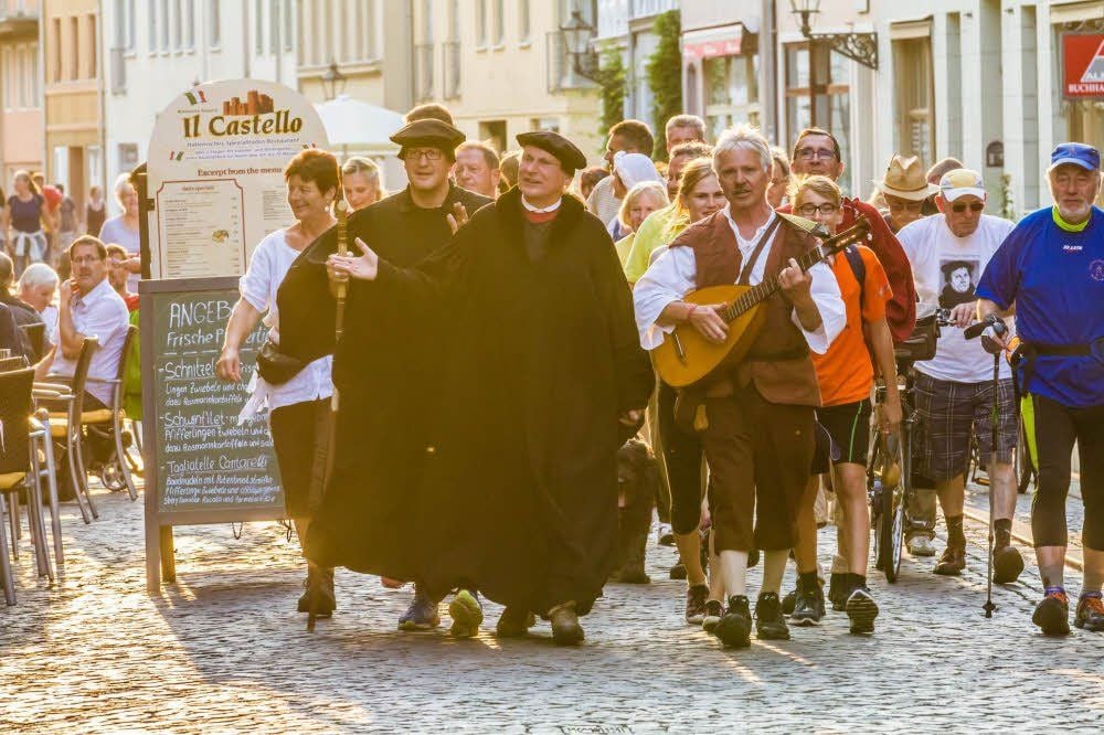 Mit müden Füßen, aber einem munteren Lied auf den Lippen erreichten die Lutherwanderer Wittenberg.