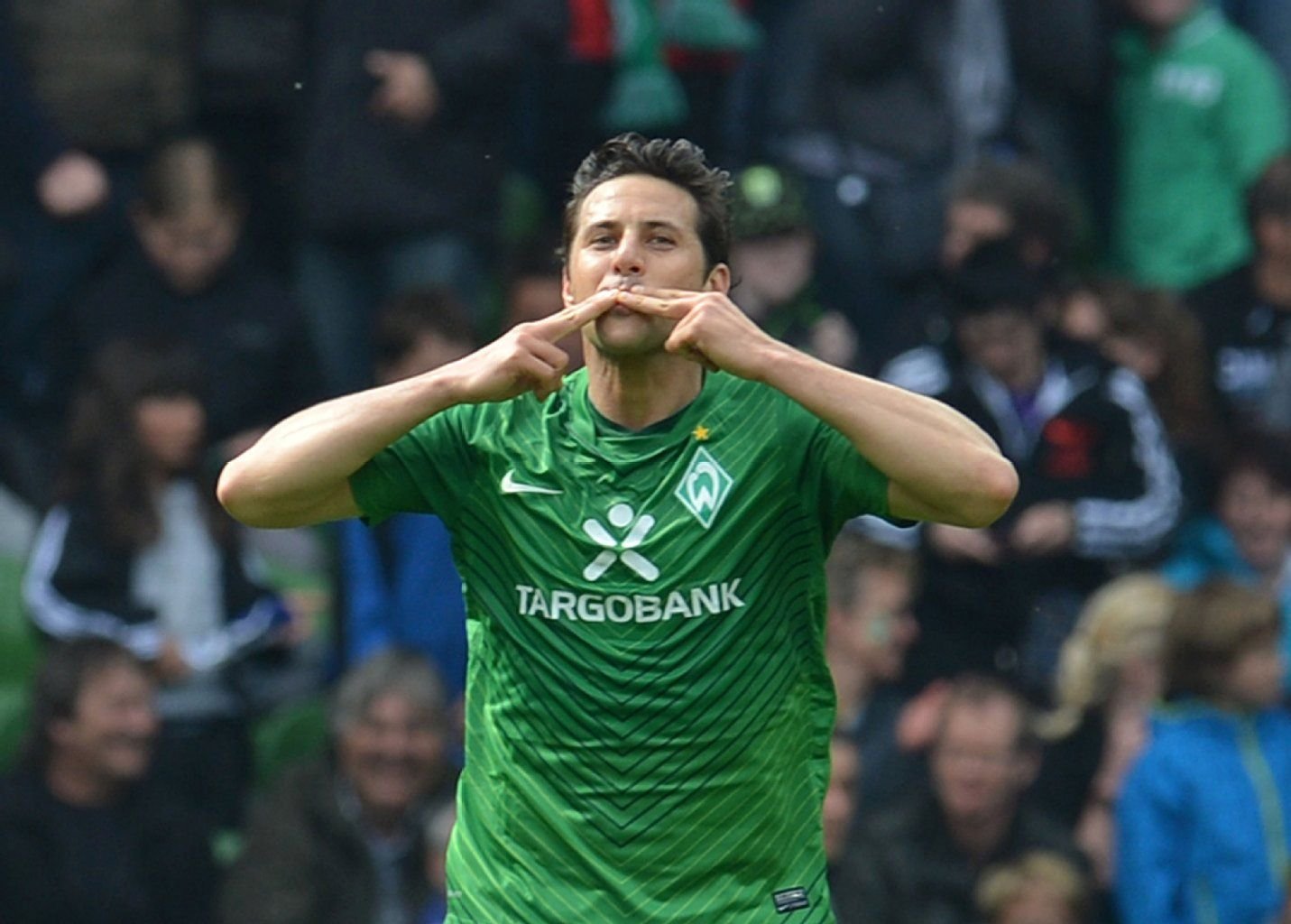 Claudio Pizarro im Dress des SV Werder Bremen.