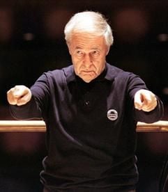 Der französische Dirigent und Komponist Pierre Boulez feiert am kommenden Samstag seinen 80. Geburtstag. Rückblicken kann Boulez heute auf unzählige Konzerte in den wichtigsten Sälen der Welt. (Foto: dpa)