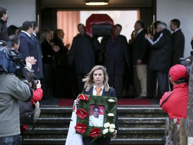 Eineinhalb Tage nach seinem Tod wurde Eusébio beigesetzt.