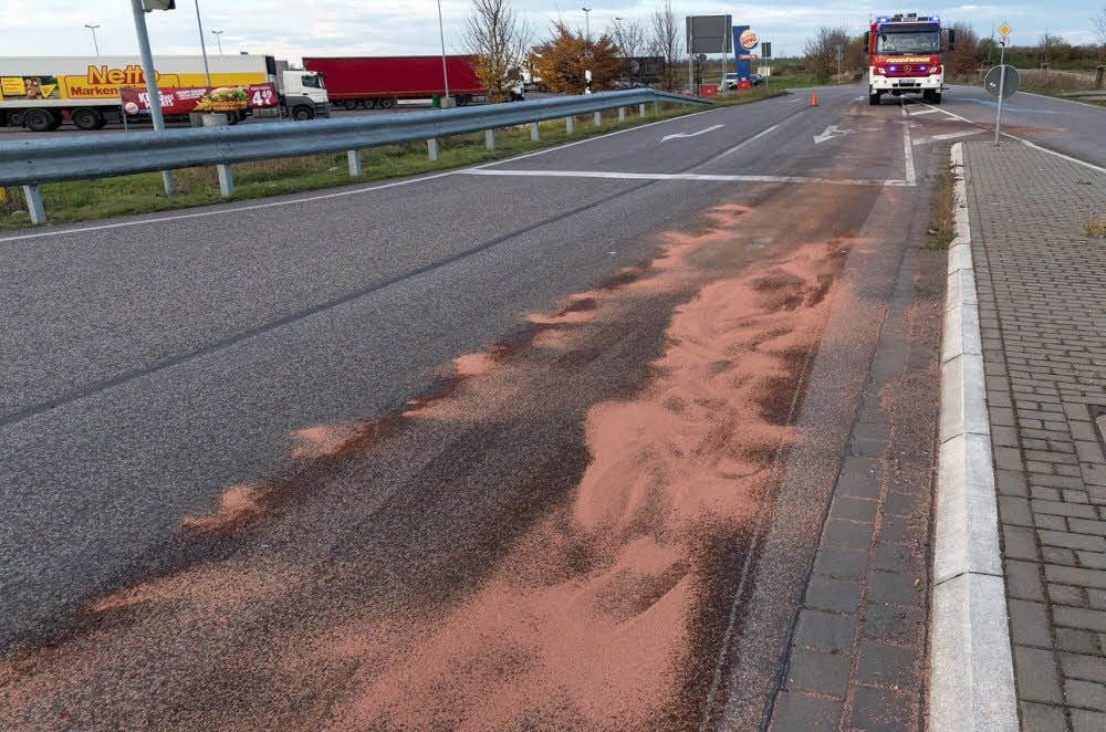 Auf der B91 war Schwefelsäure ausgelaufen