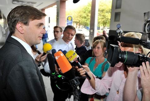 Peter Liesenfeld, Staatsanwalt im Fall Nadja Benaissa, gibt vor dem Landgericht in Darmstadt Interviews. (FOTO: DPA)