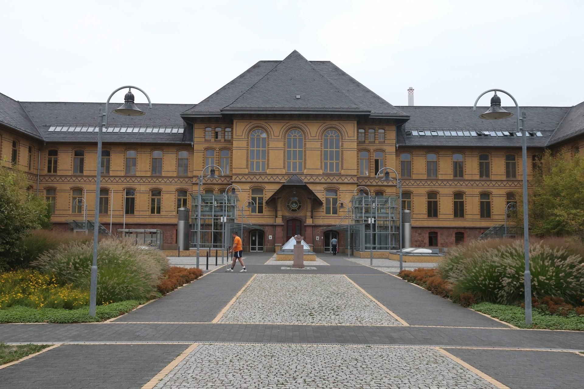 Der Eingangsbereich zum Klinikum Bergmannstrost in Halle.