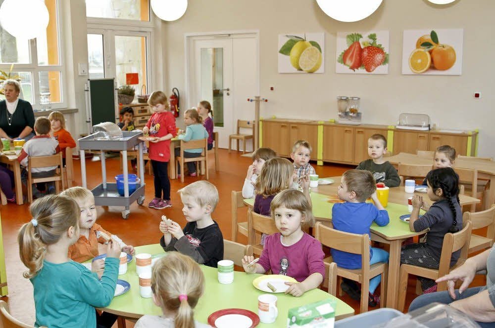 Im neuen Kinderrestaurant wird gemeinsam gegessen.