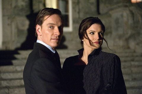 Mallory (Gina Carano) und Paul (Michael Fassbender) in einer Szene aus dem Kinofilm «Haywire» (undatierte Filmszene). (FOTO: DPA)