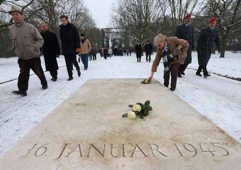 Am 16. Januar werden auf dem Westfriedhof in Magdeburg an der Gedenkstätte für die Opfer des Luftangriffes vom 16. Januar 1945 auf die Elbestadt niedergelegt. (FOTO: DPA)