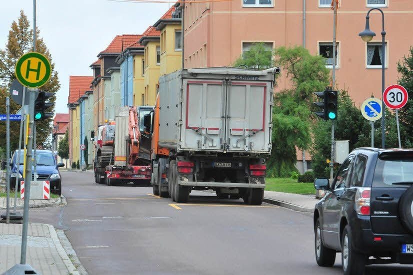 In Richtung Leipzig rollt der Verkehr jetzt durch die Karl-Marx-Straße.