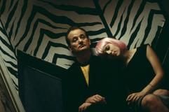 Bill Murray als Bob Harris und Scarlett Johansson als Charlotte in dem Spielfilm "Lost in Translation" von Sofia Coppola. Zwei einsame Seelen treffen sich zufaellig in einer Bar in Tokio und beginnen eine aussergewoehnliche Freundschaft. (Foto: dpa)