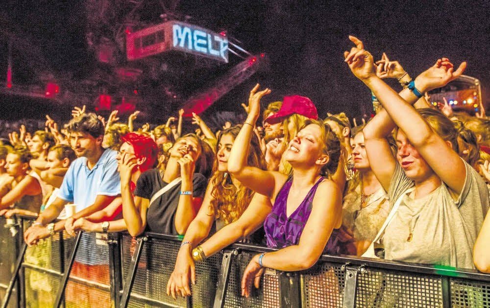 Verzücktes Publikum: Beim Melt-Festival in Ferropolis bei Gräfenhainichen sind 2013 an drei Tagen rund 150 Künstler aufgetreten.
