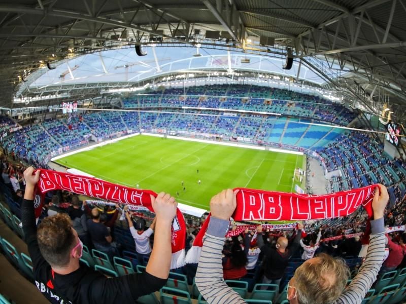 Beim Spiel zwischen RB Leipzig und Hertha BSC dürfen nur 999 Zuschauer ins Stadion. Foto: Jan Woitas/dpa-Zentralbild/dpa