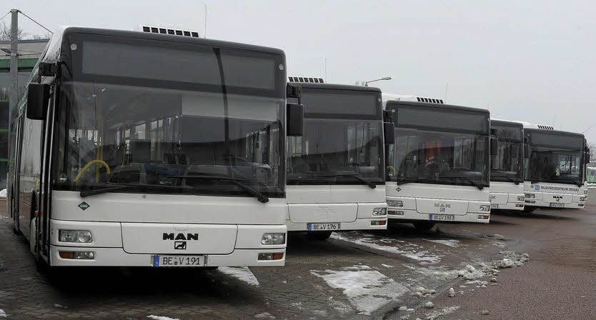 Die Busse stehen im DVG-Betriebshof. Am Montag fuhr kein einziger.