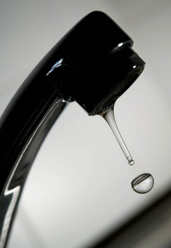 Tropfender Wasserhahn: Durch Abkochen lassen sich Krankheitserreger abtöten