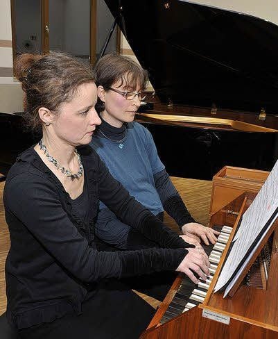 Behände und spielfreudig: Christiane Treu und Susann Beyer