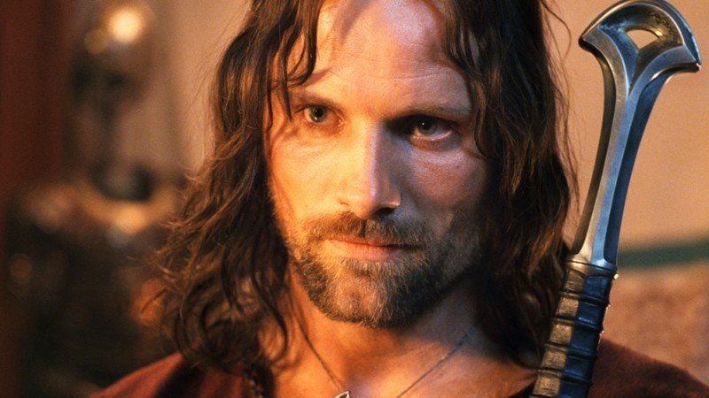 In letzter Minute bekam Viggo Mortensen den Part des Waldläufers Aragorn in den „Der Herr der Ringe“-Filmen. Eigentlich war bis einen Tag vor Drehbeginn aber ein anderer Schauspieler, Stuart Townsend, vorgesehen gewesen.