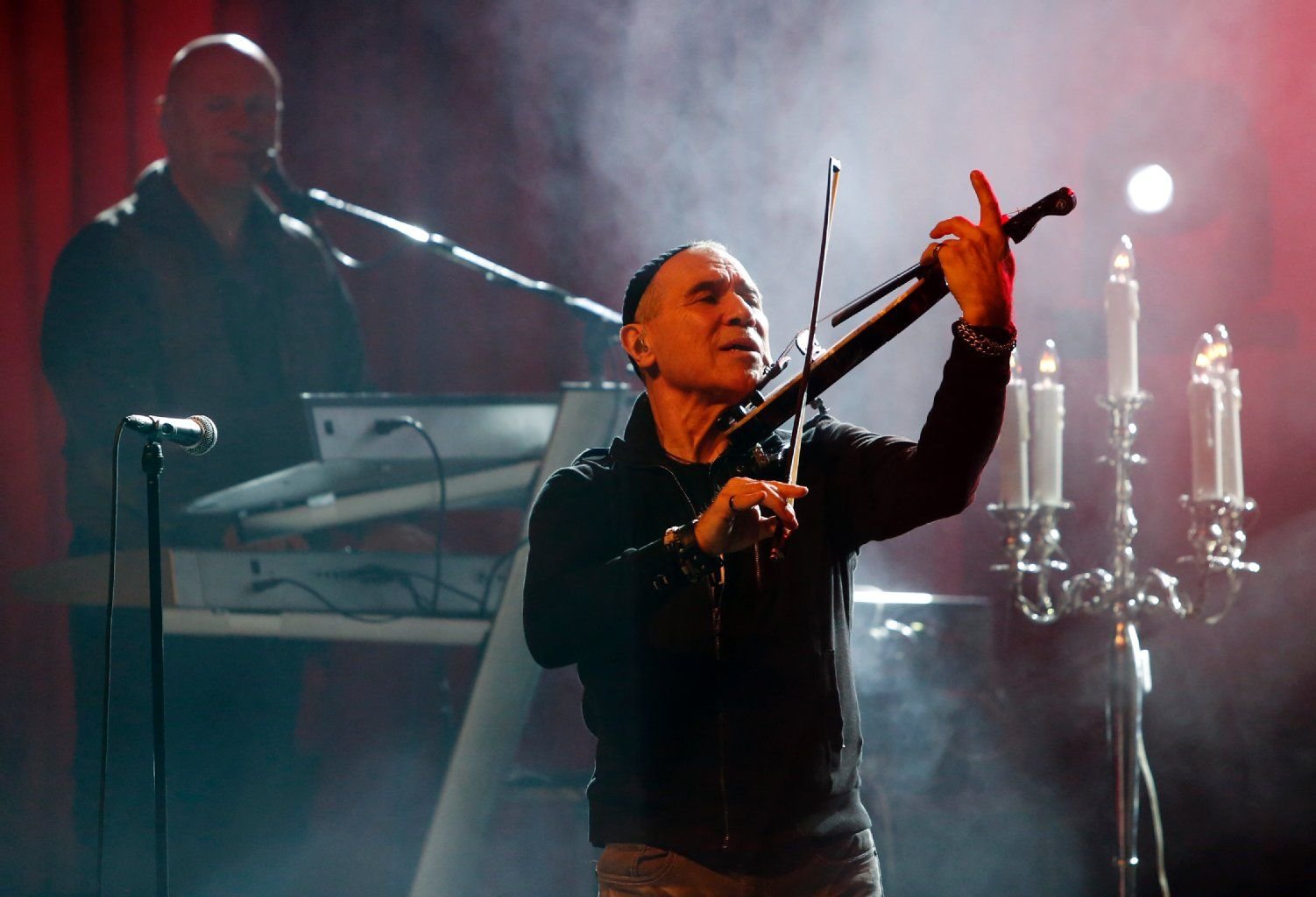 Georgie Gogow beim "Am Fenster" -Solo