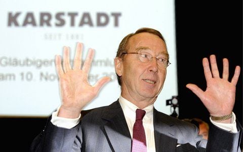 Der Insolvenzverwalter Klaus Hubert Görg gestikuliert in Essen während einer Gläubigerversammlung der Karstadt-Warenhausgruppe. (FOTO: DDP)