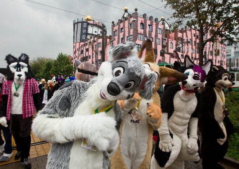 Die Eurofurence zählt zu den Furry Conventions - Treffen für Liebhaber der flauschigen Kunst. Insbesondere die Darstellung nicht-menschlicher Lebewesen mit menschlichen Zügen ist den Fans wichtig. (FOTO: DPA)
