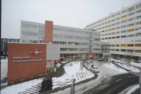 Das katholische Heilig Geist-Krankenhaus soll eine Vergewaltigungsopfer abgewiesen haben. Die Frau soll in Köln laut einem Zeitungsbericht an zwei katholischen Krankenhäusern unter anderem deshalb abgewiesen worden sein, weil sie die «Pille danach» bekommen sollte. (FOTO: DPA)