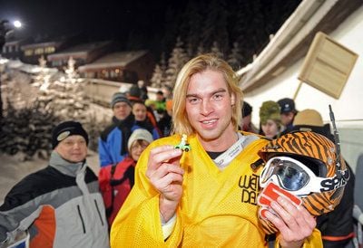 Phillip Auerswald jubelt am Sonnabend an der Bobbahn in Altenberg (Sachsen) über seinen Titel als «Wettkönig» bei «Wetten, dass ..?» (FOTO: DPA)