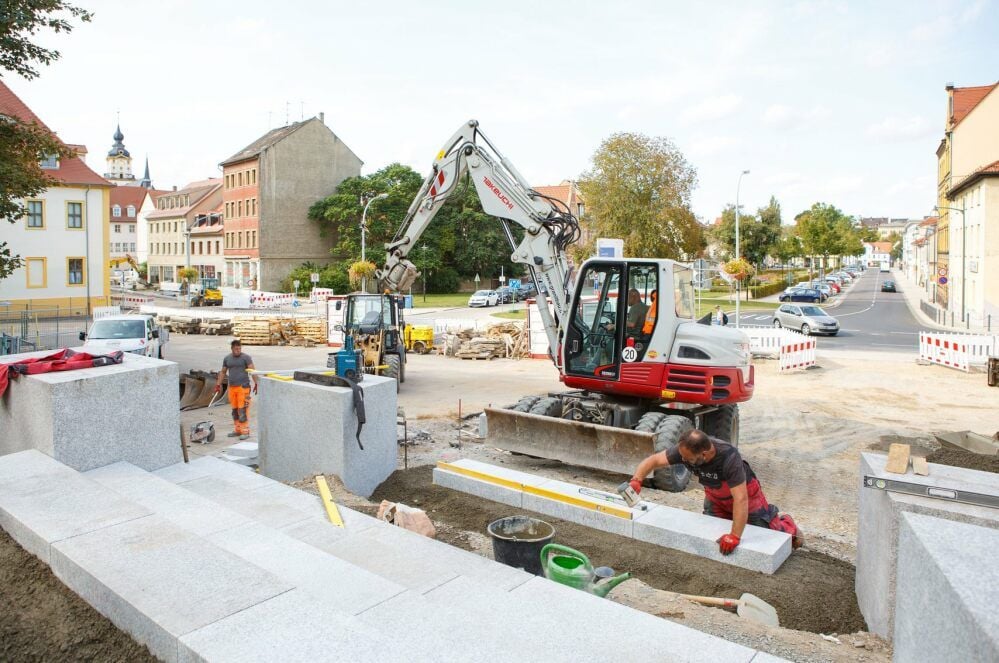 Der Weißenfelser Klingenplatz ist seit Monaten eine Baustelle. Hier wird gerade an der Treppe unterhalb der Schlossgasse gearbeitet.