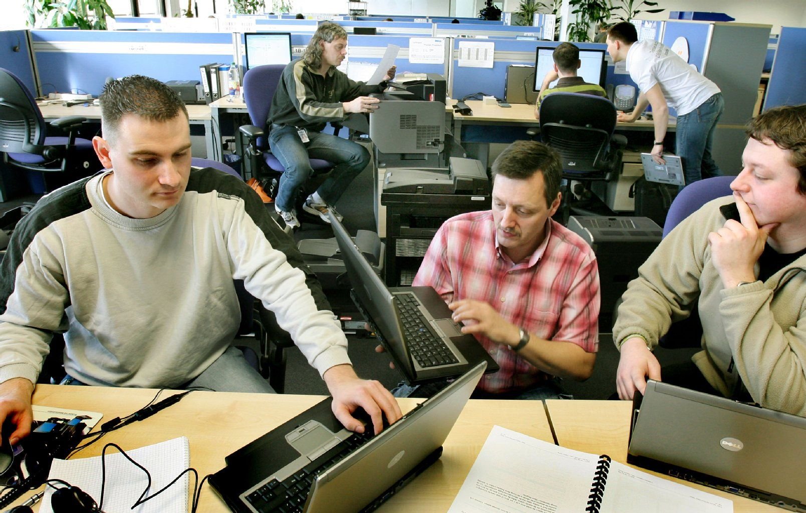Im Januar 2007 wurde das neue Service- und Vertriebszentrum von Dell in Halle offiziell in Betrieb genommen.