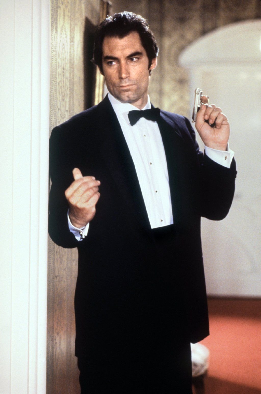 Der britische Schauspieler Timothy Dalton als James Bond in einer Szene seines zweiten Bond-Filmes „Lizenz zum Töten“.