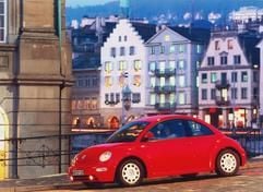 Außen Anklänge an den Käfer, innen viel Technik aus dem Golf - Volkswagens New Beetle ist inzwischen schon seit gut fünf Jahren auf dem Markt. (Foto: dpa)