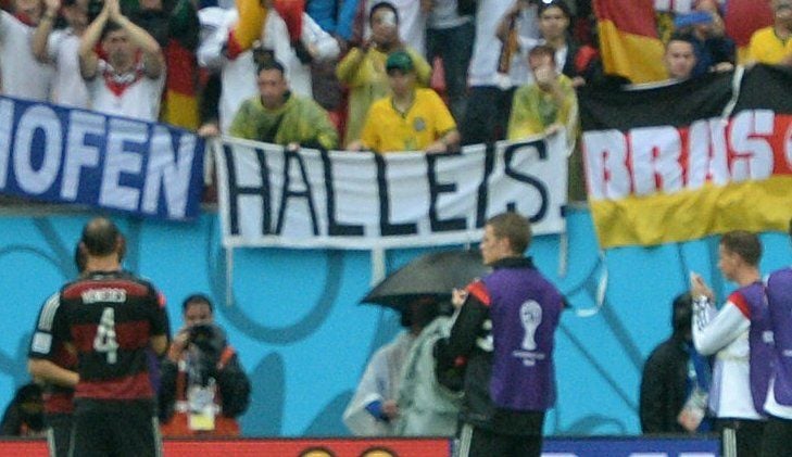 Die Halle/S.-Fahne im Spiel Deutschland gegen die USA