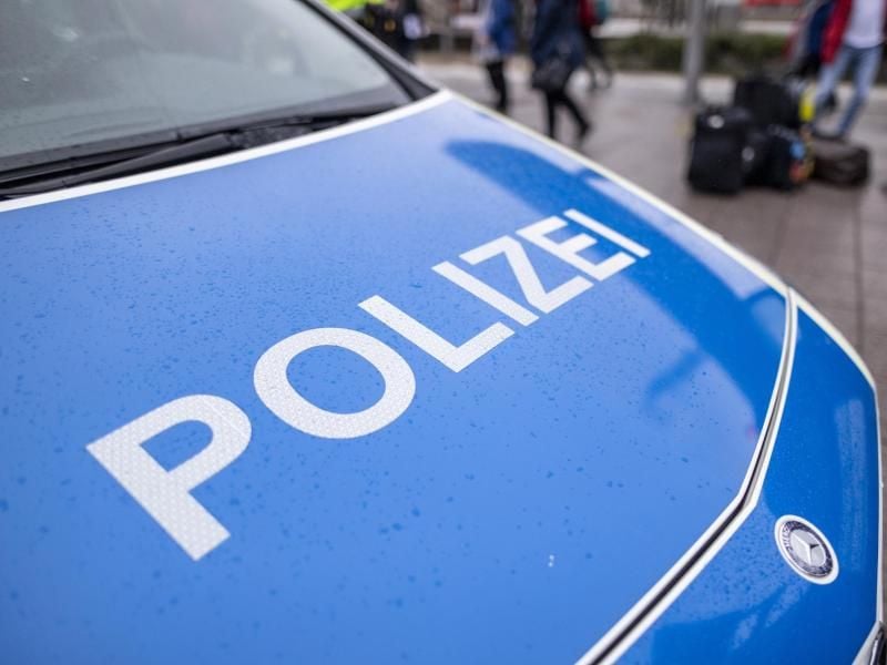 Ein Fahrzeug der Polizei. Foto: Patrick Seeger/dpa