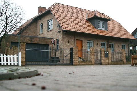 Das Wohnhaus der Familie Wulff in Großburgwedel (Region Hannover). Christian Wulff erklärte seinen Rücktritt. (FOTO: DPA)
