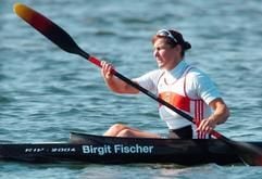 Mit «alter DDR-Taktik» hat Powerfrau Birgit Fischerim deutschen Kajak-Vierer der Konkurrenz einen gehörigen Schuss vorden Bug versetzt. (Foto: dpa)