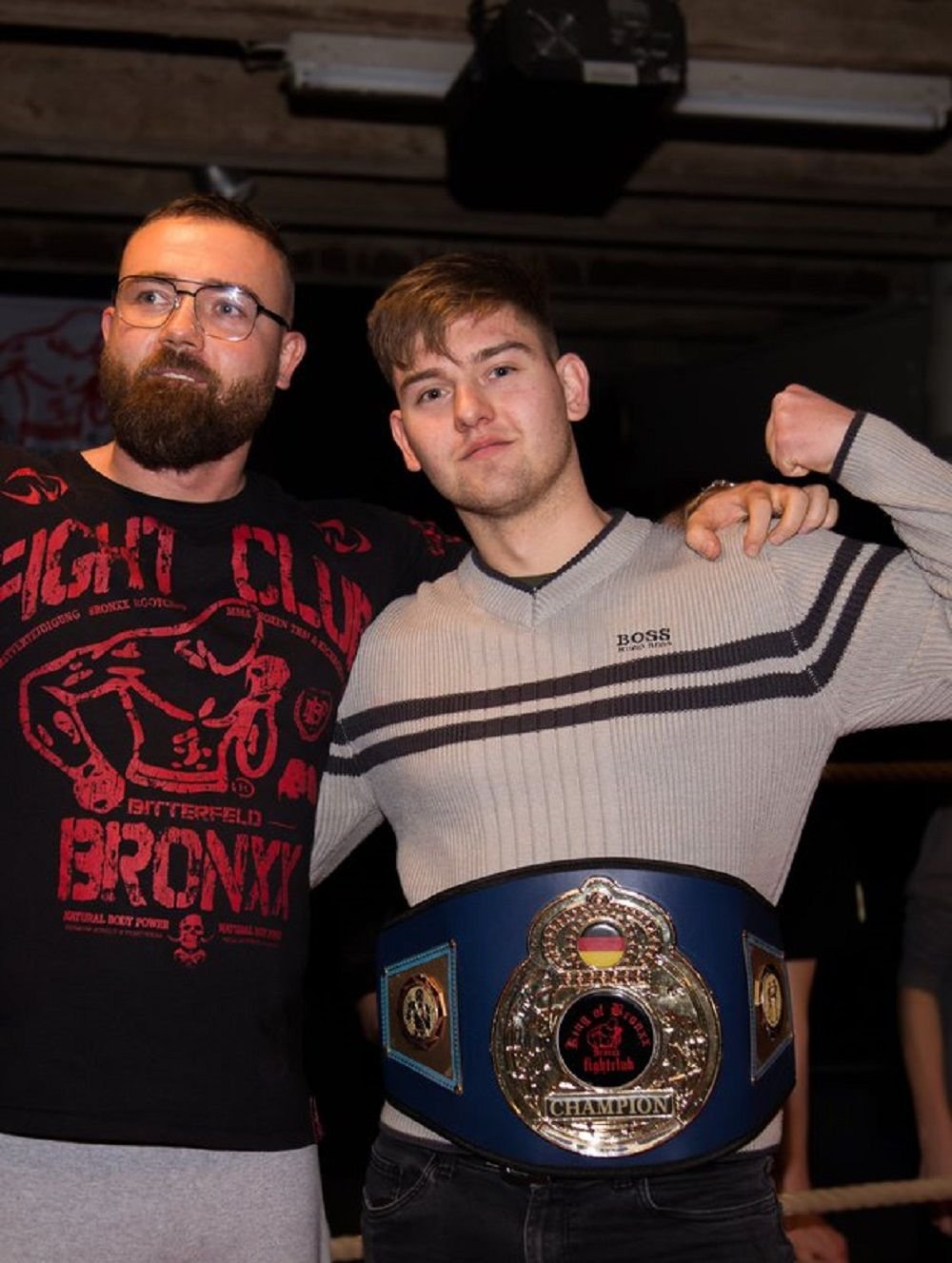 Toni Jornitz (r.) ist der King. Mit ihm freut sich Fightclub-Vorstand Christian Heßler.