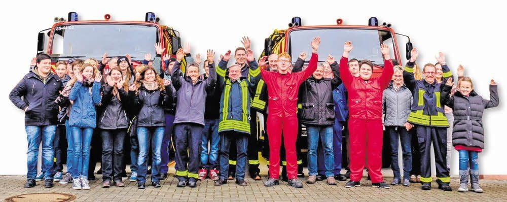Freude herrscht bei den Akteuren, dass ihre Arbeit am Gebäude der Feuerwehr in Griebo so gut angekommen ist.