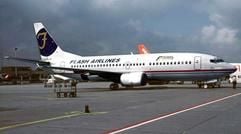 Das Bild zeigt eine Boeing 737-300 der ägyptischen Chartergesellllschaft «Flash Airlines». Eine Maschine dieses Typs ist kurz nach dem Start in Scharm el Scheich ins Roten Meer abgestürzt. (Foto: dpa)