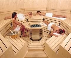 Die wöchentliche Schwitzkur in der Sauna stärkt die Abwehrkräfte. (Foto: dpa)