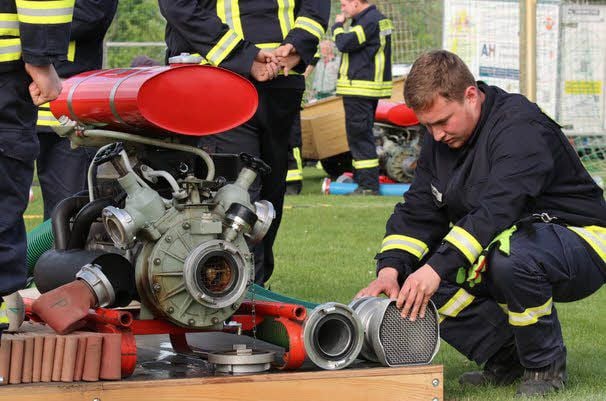 Die alten Pumpen waren der Hingucker beim Löschangriff