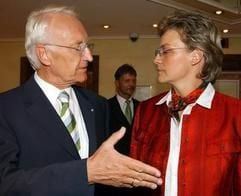 Ministerpräsident und CSU-Parteichef Edmund Stoiber mit Monika Hohlmeier. (Archivfoto: dpa)