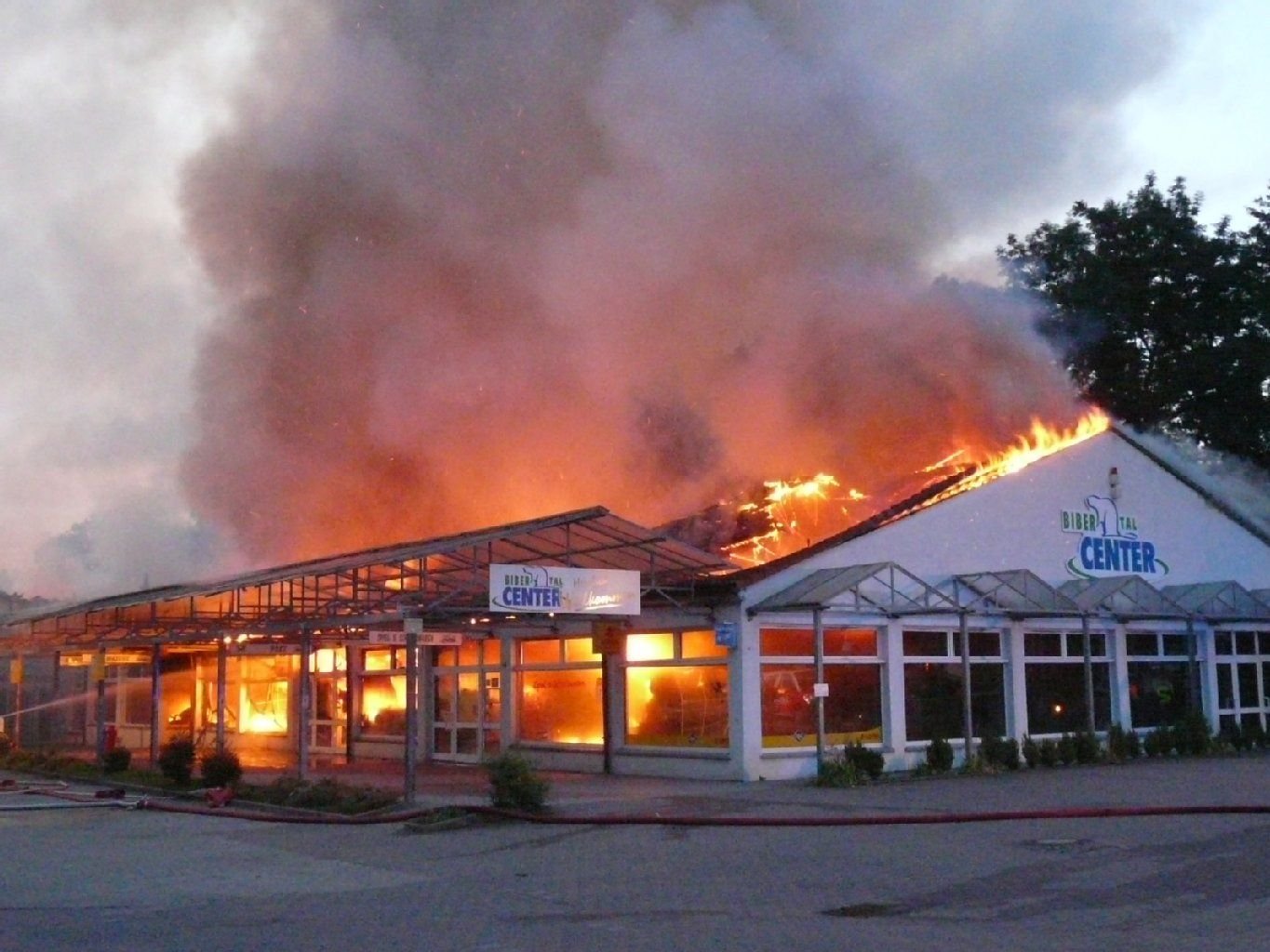 Flammen im Einkaufszentrum in der Lauchaer Straße in Bad Bibra.