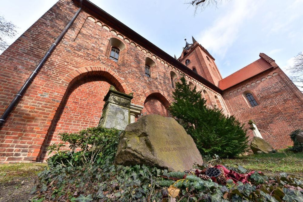 Der Gedenkstein für Christian Gebhard Nordmann hatte auch schon bessere Zeiten.