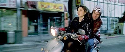 Carl Allen (Jim Carrey) und Allison (Zooey Deschanel) in einer Szene von «Der Ja-Sager» (undatierte Filmszene). Der Pessimist Allen, beginnt auf den Rat seines Motivationstrainers damit, alles zu bejahen. Der Film kommt am 19.Februar in die deutschen Kinos. (FOTO: DPA)