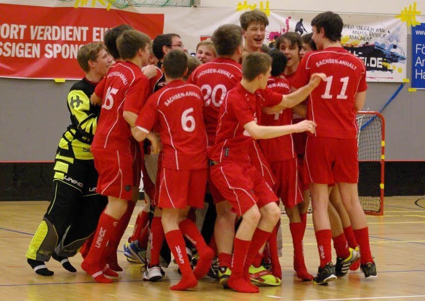 Das Team aus Sachsen-Anhalt jubelt nach dem Turniersieg.