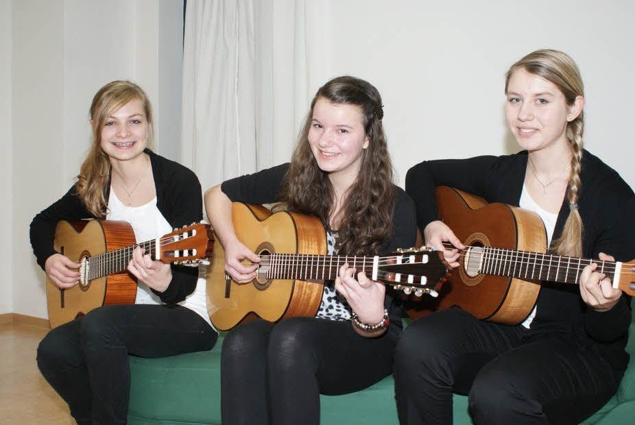 Das Gitarrentrio der Musikschule Klangkiste war sehr erfolgreich. So errangen Julia Brieger (links), Michaela Fleischer und Michelle Hoffmann den ersten Preis beim Bundeswettbewerb „Jugend musiziert“.