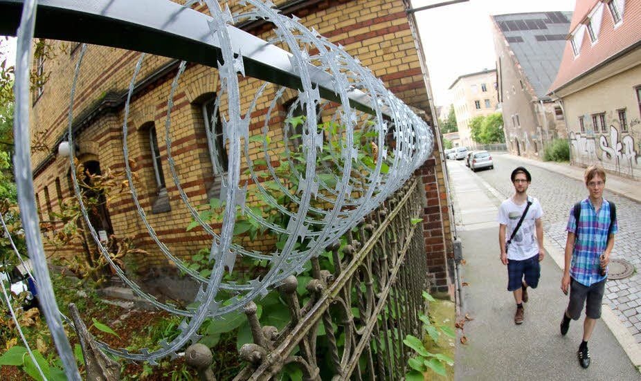 Martialische Sicherung eines Grundstückes in der Altstadt an der Mühlpforte: Muss das sein?