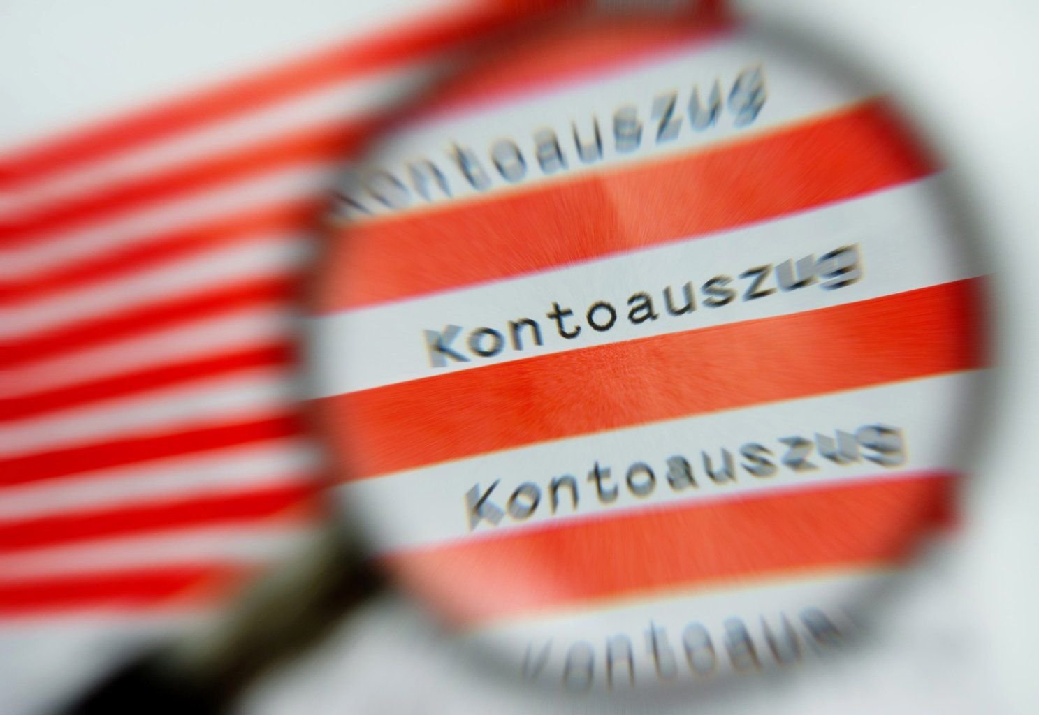 Auf Kontoauszügen teilen Geldinstitute mit, dass sie künftig einmal jährlich beim Bundeszentralamt für Steuern die Religionszugehörigkeit des Kunden abfragen.