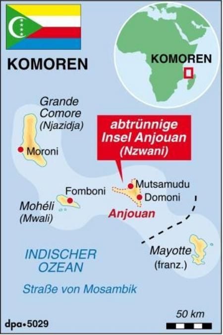 Auf der abtrünnigen Komoren-Insel Anjouan im Indischen Ozean hat am Dienstag eine Invasion der Afrikanischen Union (AU) begonnen. Die vor Ostafrika gelegenen Komoren bilden einen föderalen Inselstaat und umfassen drei der vier Hauptinseln des Archipels. Nach von der Zentralregierung nicht anerkannten Wahlen auf Anjouan hatte sich dort Oberst Mohammad Bacar einseitig zum Präsidenten erklärt. (Grafik: dpa)