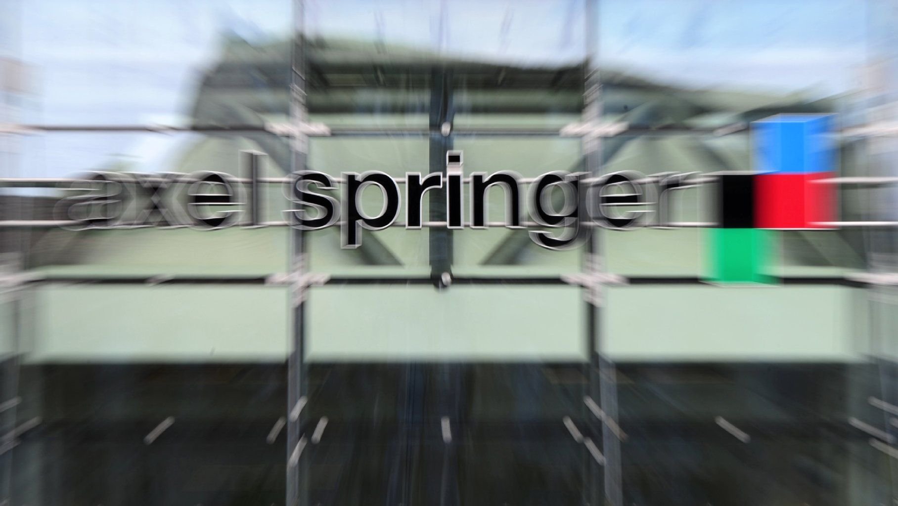Zwei Wochen nach der Verkaufsankündigung eines Pakets von Zeitungen und Zeitschriften gibt das Medienhaus Axel Springer («Bild», «Die Welt») am Mittwoch die Zahlen für das erste Halbjahr 2012 bekannt.