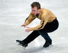 Der deutsche Eiskunstläufer Stefan Lindemann zeigt eine Figur bei der Qualifikation der Eiskunstlauf-WM am Montag (22.03.2004) in der Westfalenhalle in Dortmund. Bis zum 28.03. kämpfen 131 Starter aus 43 Ländern um die Weltmeistertitel. Die ersten Medaillen werden am Mittwoch (24.03.) bei der Paarlauf-Entscheidung vergeben. (Foto: dpa)